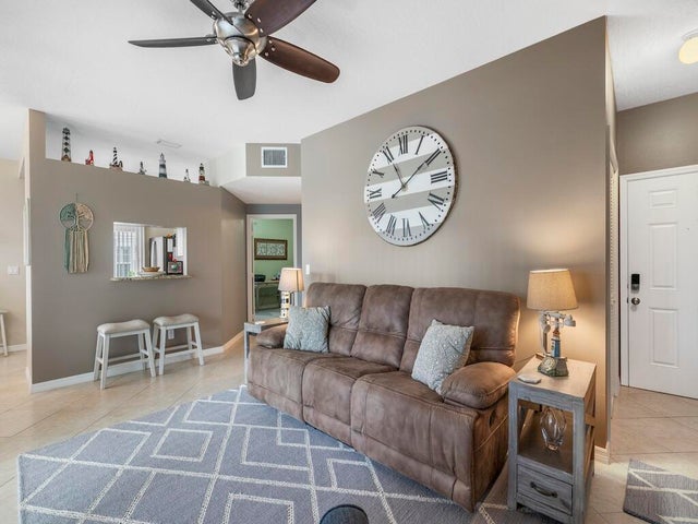 1910 Westminster Circle #14-3, Vero Beach