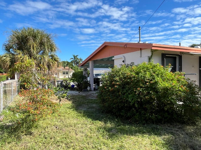 3 of 6 - 2632 Freeport Road, West Palm Beach, FL