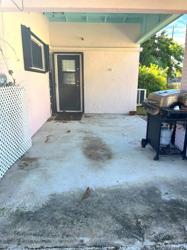 4 of 6 - 2632 Freeport Road, West Palm Beach, FL