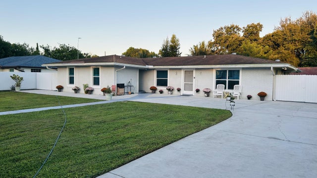 2084 Laura Lane, West Palm Beach