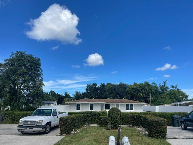 4 of 25 - 2084 Laura Lane, West Palm Beach, FL