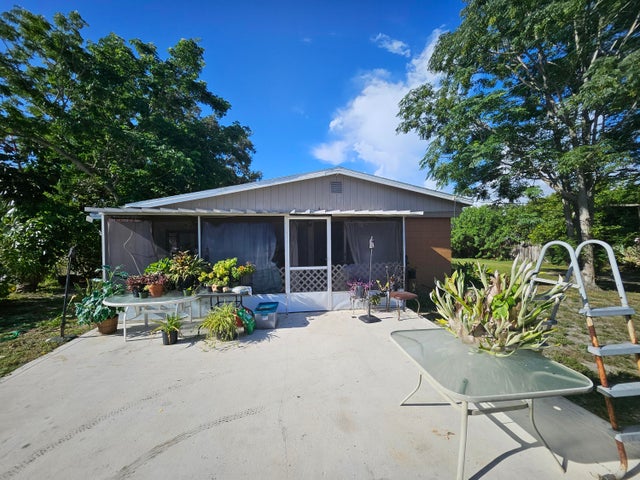 1 of 25 - 2429 2nd Avenue Se, Vero Beach, FL