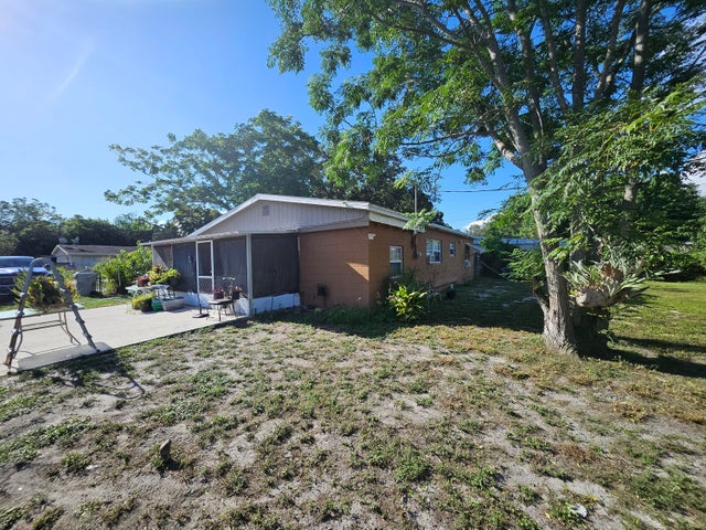 2 of 25 - 2429 2nd Avenue Se, Vero Beach, FL