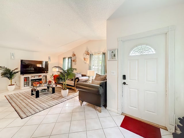3 of 28 - 4484 Walden Circle, Lake Worth, FL