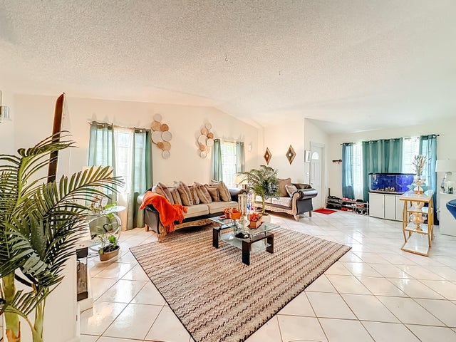 5 of 28 - 4484 Walden Circle, Lake Worth, FL