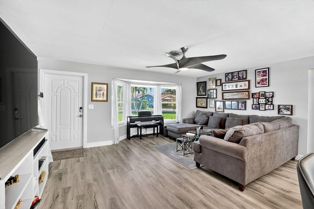 4 of 28 - 710 Sw 27th Way, Boynton Beach, FL