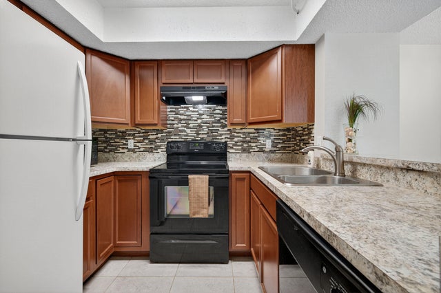2 of 28 - 1537 Se Royal Green Circle #e #202, Port Saint Lucie, FL