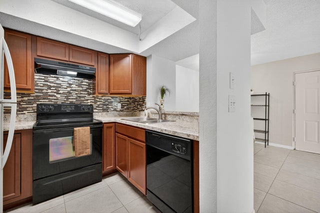 3 of 28 - 1537 Se Royal Green Circle #e #202, Port Saint Lucie, FL