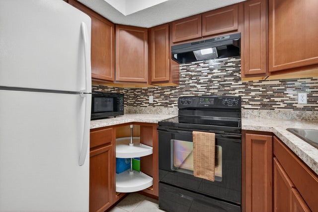 4 of 28 - 1537 Se Royal Green Circle #e #202, Port Saint Lucie, FL
