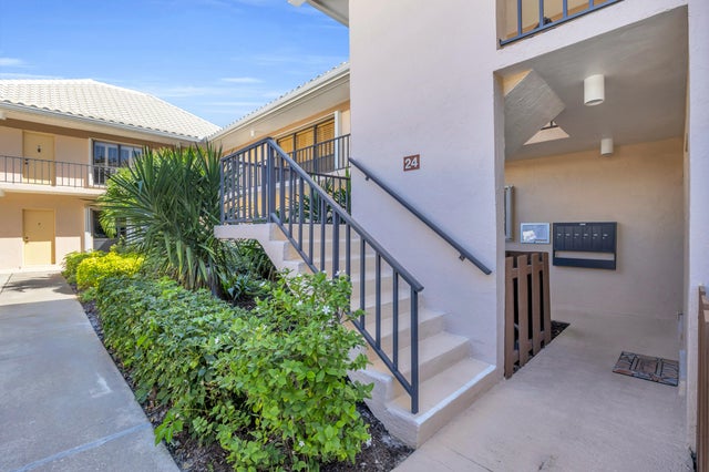 2 of 33 - 24 Se Turtle Creek Drive #f, Tequesta, FL