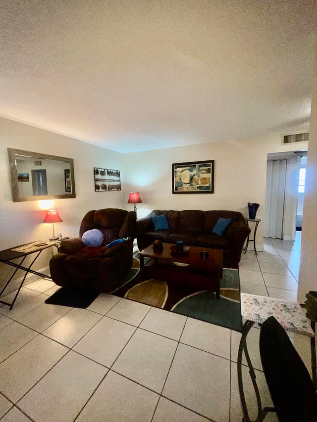 2 of 7 - 205 Ne 3rd Street #106, Boynton Beach, FL