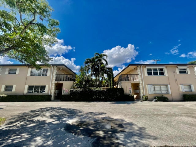 1 of 8 - 205 Ne 3rd Street #110, Boynton Beach, FL