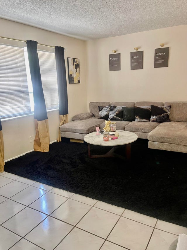 2 of 8 - 205 Ne 3rd Street #110, Boynton Beach, FL