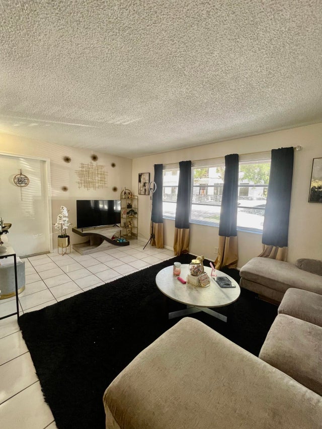 3 of 8 - 205 Ne 3rd Street #110, Boynton Beach, FL
