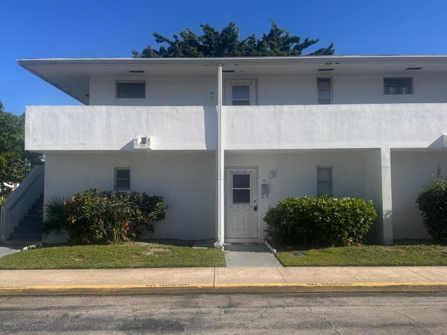 1 of 31 - 141 West Court, Royal Palm Beach, FL