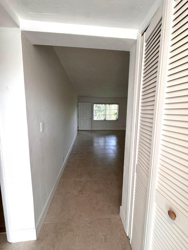 4 of 31 - 141 West Court, Royal Palm Beach, FL