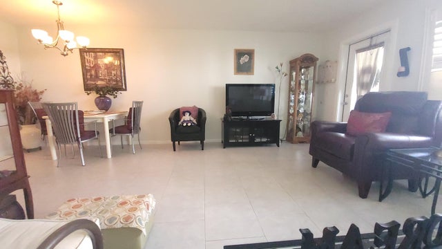 2 of 52 - 402 Windsor R, West Palm Beach, FL