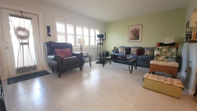 3 of 52 - 402 Windsor R, West Palm Beach, FL