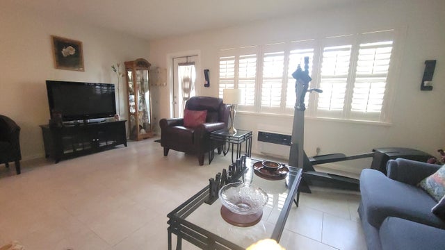 4 of 52 - 402 Windsor R, West Palm Beach, FL