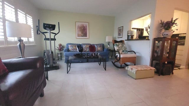 5 of 52 - 402 Windsor R, West Palm Beach, FL