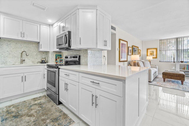3 of 14 - 2600 N Flagler Drive, West Palm Beach, FL
