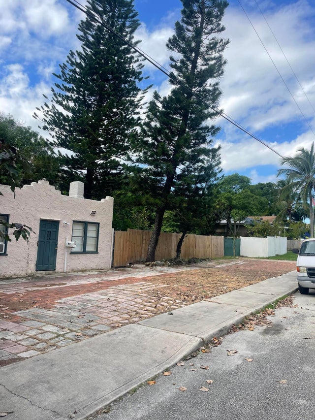 1 of 1 - 818 Briggs Street, West Palm Beach, FL