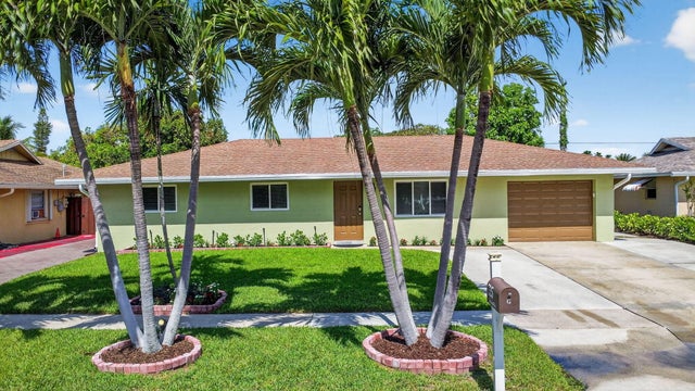 1 of 44 - 735 La Costa Way, Lantana, FL
