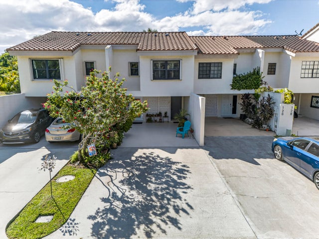 112 Nw 45th Avenue, Deerfield Beach