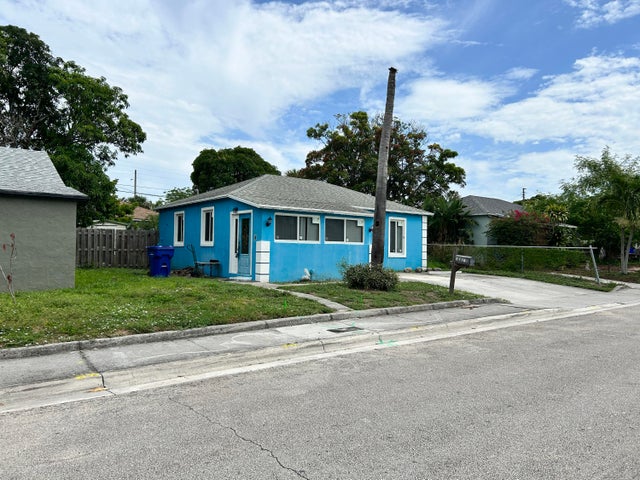 2 of 6 - 840 W 2nd Street, Riviera Beach, FL
