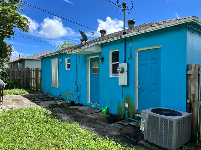 3 of 6 - 840 W 2nd Street, Riviera Beach, FL