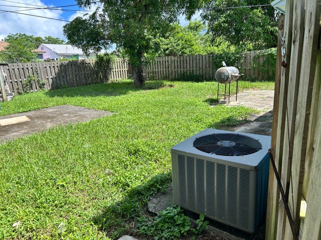 5 of 6 - 840 W 2nd Street, Riviera Beach, FL