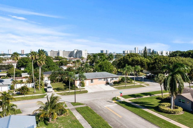 2 of 21 - 137 Hawthorne Drive, Lake Park, FL
