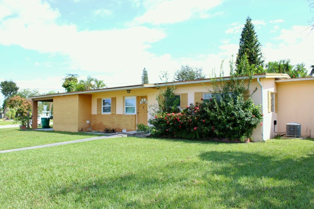 2 of 16 - 305 Se Airoso Boulevard, Port Saint Lucie, FL