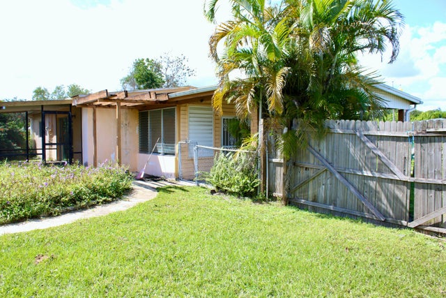 3 of 16 - 305 Se Airoso Boulevard, Port Saint Lucie, FL