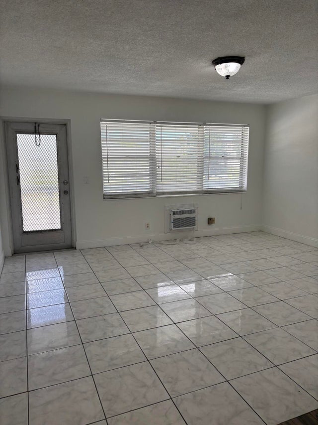 2 of 18 - 218 Windsor J, West Palm Beach, FL