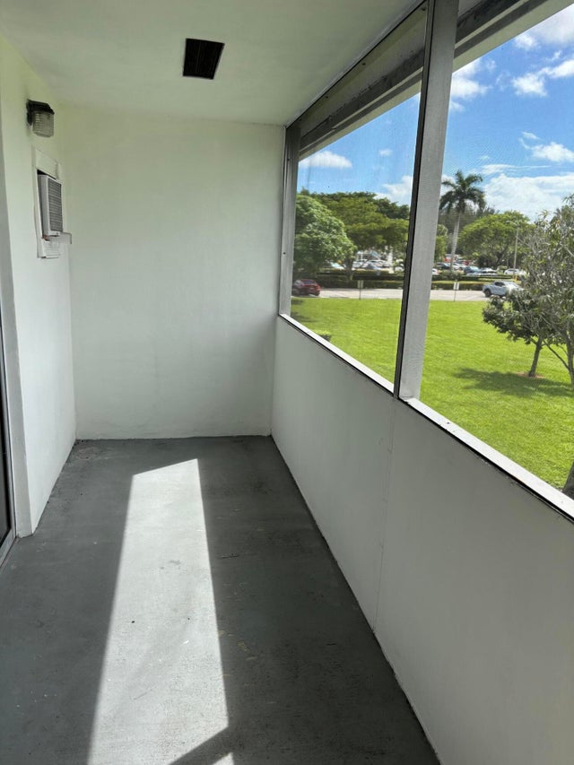 5 of 18 - 218 Windsor J, West Palm Beach, FL