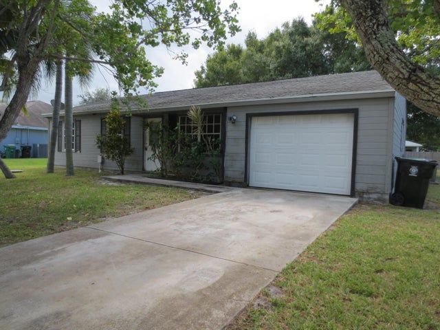 2 of 25 - 3165 Se East Blackwell Drive, Port Saint Lucie, FL