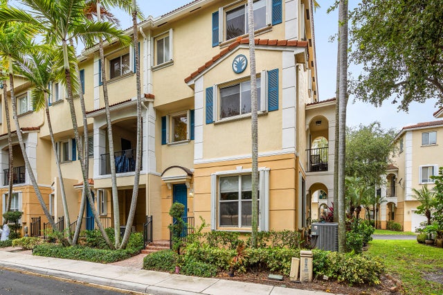 1 of 23 - 2897 S Greenleaf Circle, Boynton Beach, FL