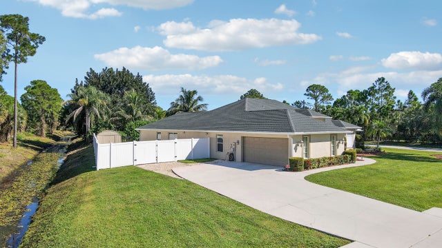 4 of 51 - 713 Se Damask Avenue, Port Saint Lucie, FL