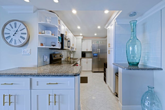 2 of 26 - 5600 N Flagler Drive #1906, West Palm Beach, FL