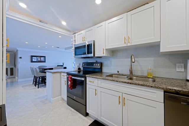 4 of 26 - 5600 N Flagler Drive #1906, West Palm Beach, FL