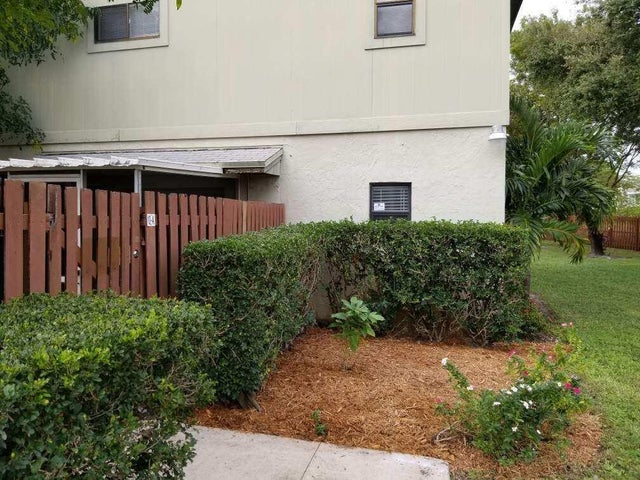 1 of 17 - 10 Crossings Circle #a, Boynton Beach, FL