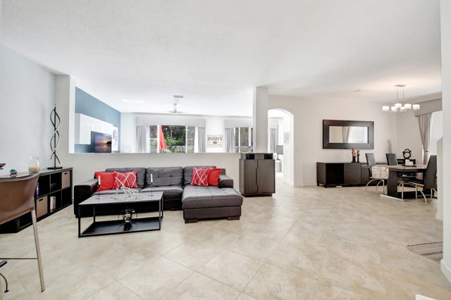 3 of 28 - 4598 Capital Drive, Lake Worth, FL