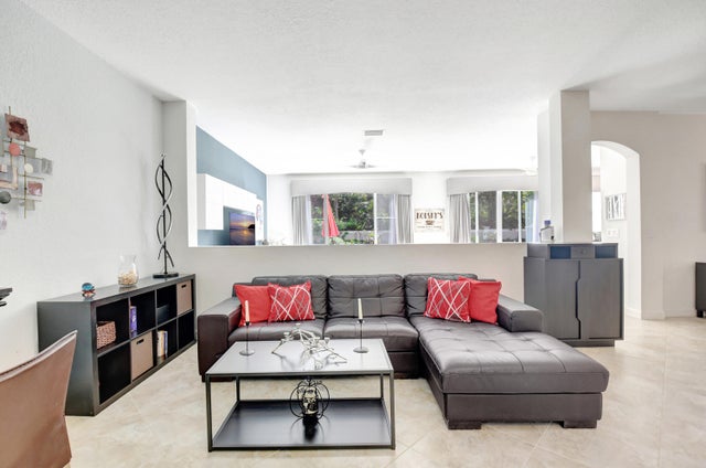 4 of 28 - 4598 Capital Drive, Lake Worth, FL