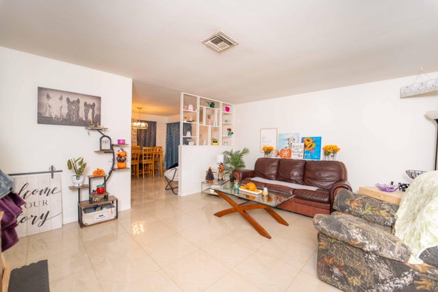 2 of 23 - 382 Se Evans Avenue, Port Saint Lucie, FL