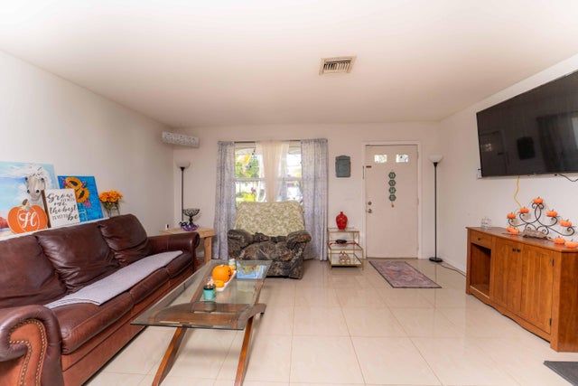 4 of 23 - 382 Se Evans Avenue, Port Saint Lucie, FL