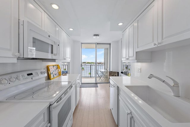 5 of 20 - 1801 S Flagler Drive #1206, West Palm Beach, FL