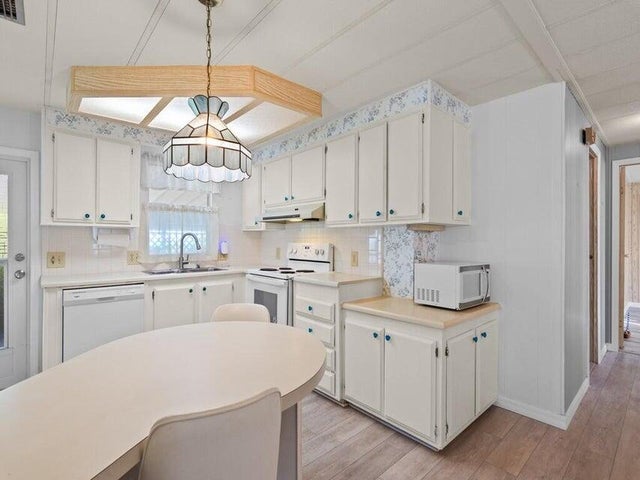 4 of 30 - 434 Ne Topaz Terrace, Jensen Beach, FL