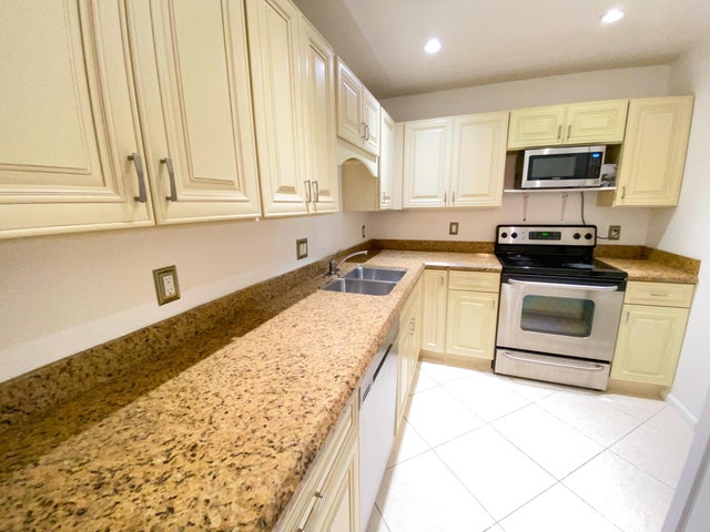 2 of 10 - 612 Nw 13th Street #27, Boca Raton, FL