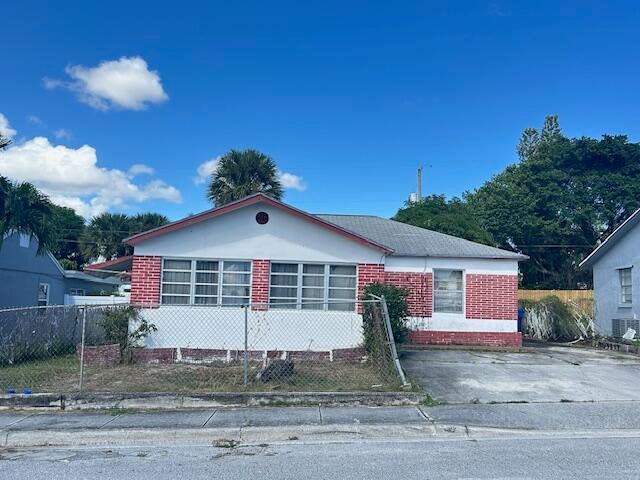 1 of 13 - 848 W 5th Street, Riviera Beach, FL